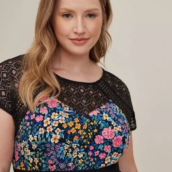 Torrid Floral Super Soft Skater Mini Dress – Sweetheart Neck Short Sleeve Size18 - Picture 2 of 5